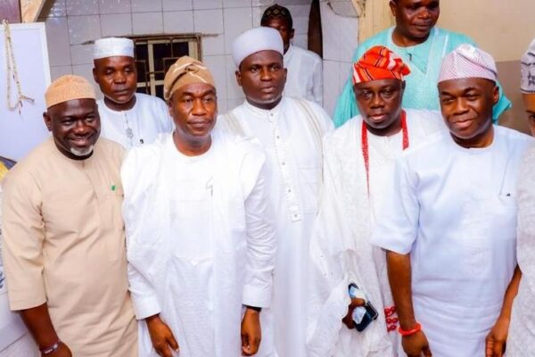 Lagos State Deputy Governor, Dr. Kadri Obafemi Hamzat (4th left); Special Adviser to Lagos State Governor on Islamic Matters, Hon. Abdullahi Jebe (1st left); Chairman, Ikeja Local Government, Comrade Akeem Olalekan Dauda (3rd left); Chief Imam of Ikeja Central Mosque, Ikeja, Alhaji Khamorudeen Ilo and family members of the Late Chief Rafiu Bakare Jafojo, the first civilian Deputy Governor of Lagos State, after a Special Jumaat and Prayer at the 10th Year Remembrance and prayer in honour of His Excellency, Late Chief Rafiu Bakare Jafojo, the first civilian Deputy Governor of Lagos State, at the Ikeja Central Mosque, Ikeja,